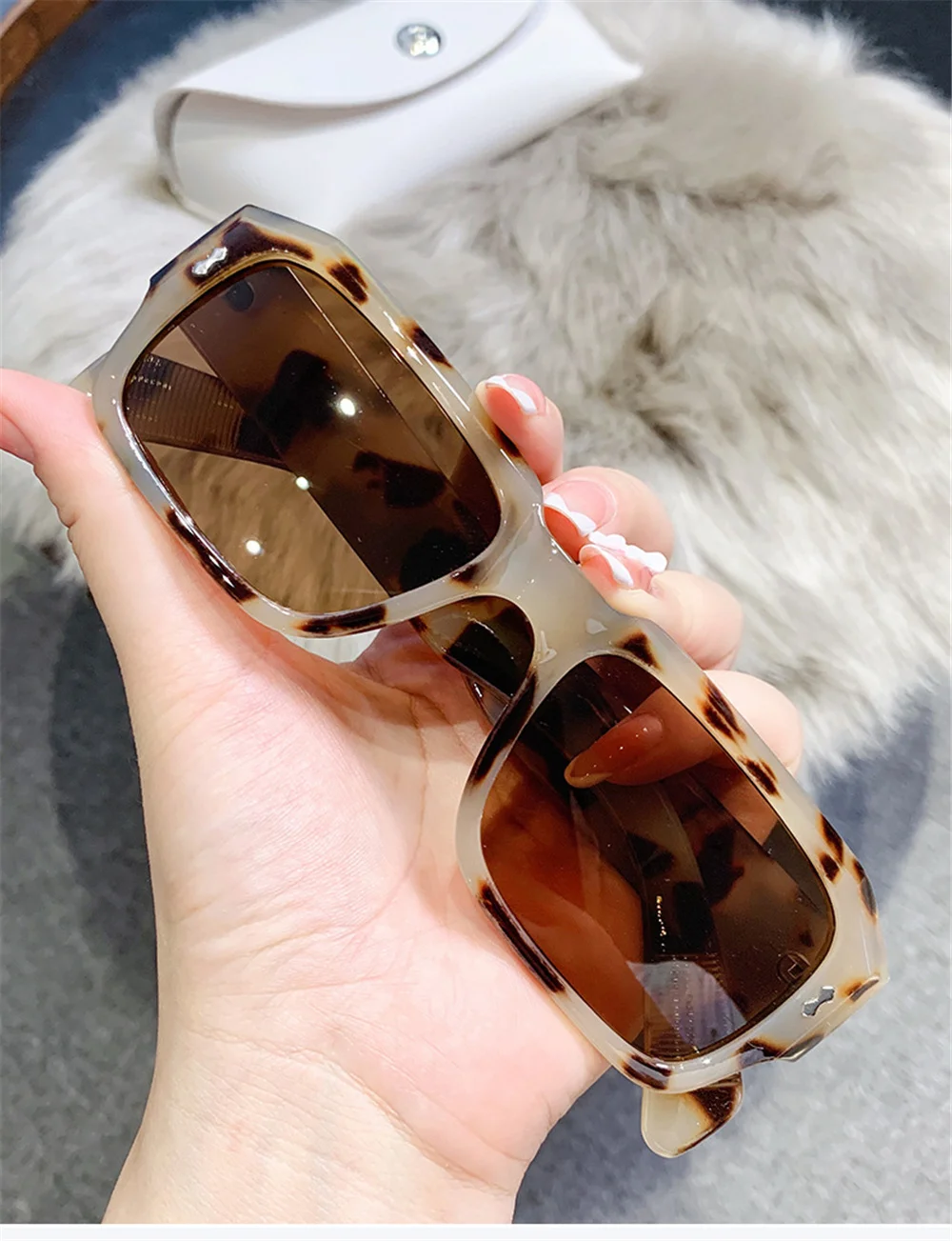 Fashion Leopard Women Sunglasses Personalized Jelly Eyeglasses Trendy Square Eyewear Female Oculos De Sol Feminino Glasses 2021 guess sunglasses