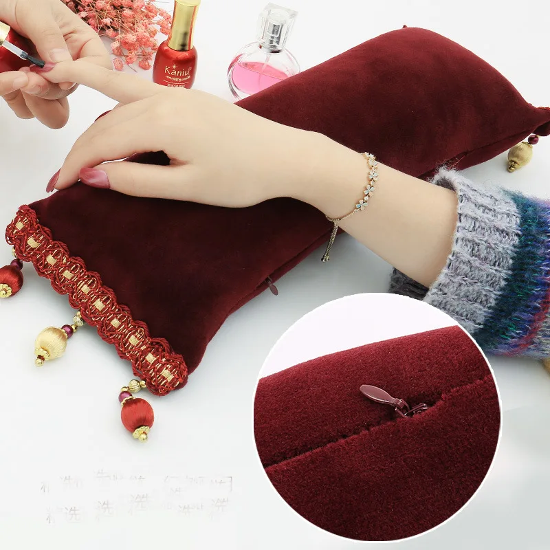 

Soft Nail Art Hand Cushion Rest Pillow With Tassel Cotton Arm Rest Holder Salon Makeup Manicure Care Nail Art Equipment