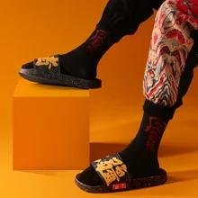 Тапочки; Мужская Летняя одежда; модная индивидуальная пара; Модная брендовая домашняя обувь для дома; крутая Уличная обувь в Корейском стиле