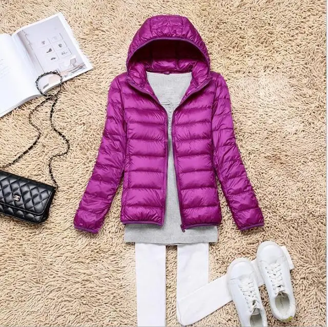Зимние женские куртки больших размеров 5XL короткие ультра легкие пуховые пальто с капюшоном куртки-пуховики осенние парки Дамская одежда - Цвет: Фиолетовый