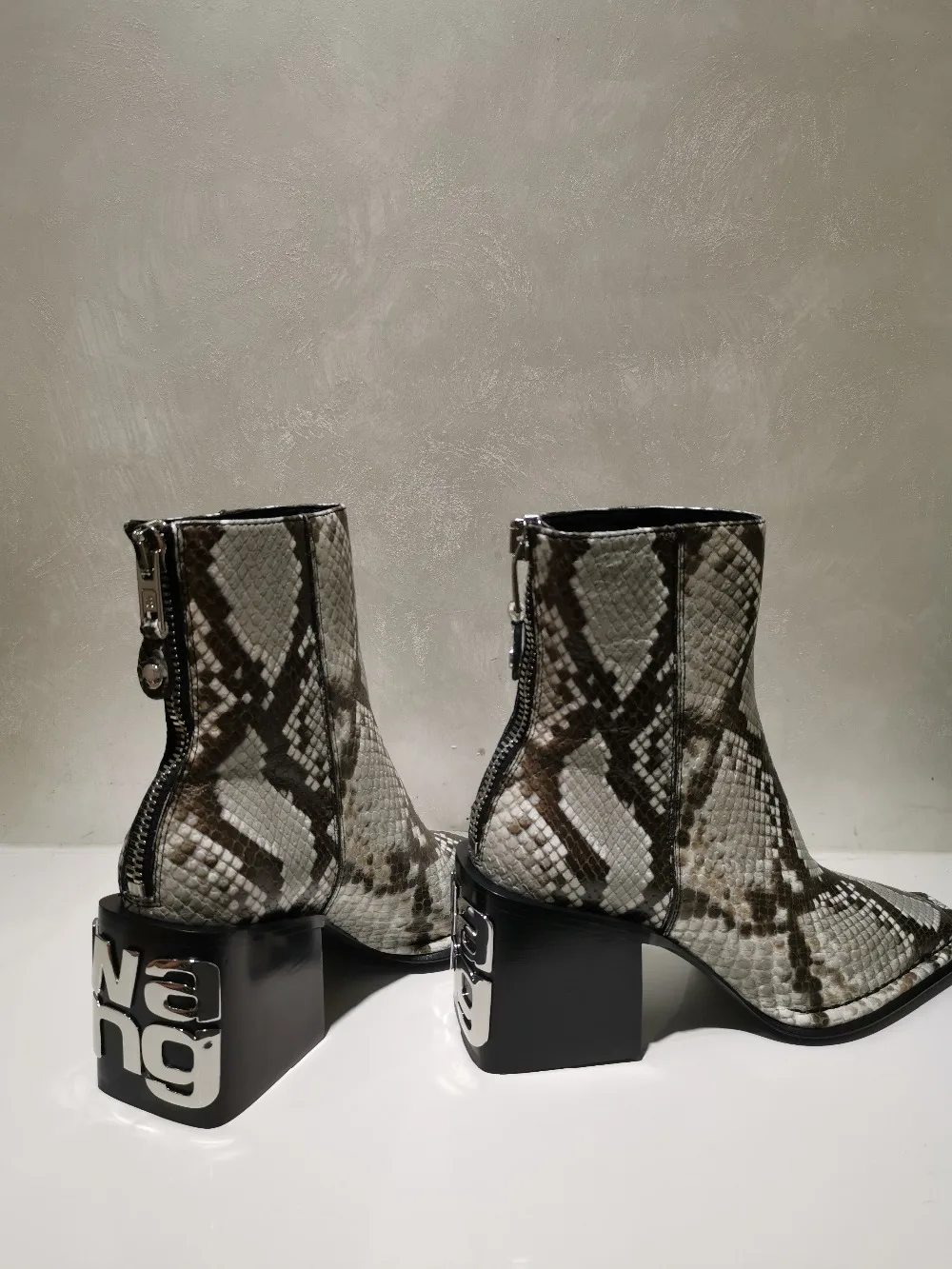 Пикантные женские ботильоны из змеиной кожи; Роскошные Дизайнерские короткие ботинки на Высоком толстом каблуке с квадратным носком; Уличная обувь для вечеринки и свадьбы
