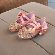 Детская танцевальная обувь с бантом и блестками; модная кожаная обувь для маленьких девочек; коллекция года; вечерние туфли принцессы; детская обувь; От 1 до 6 лет