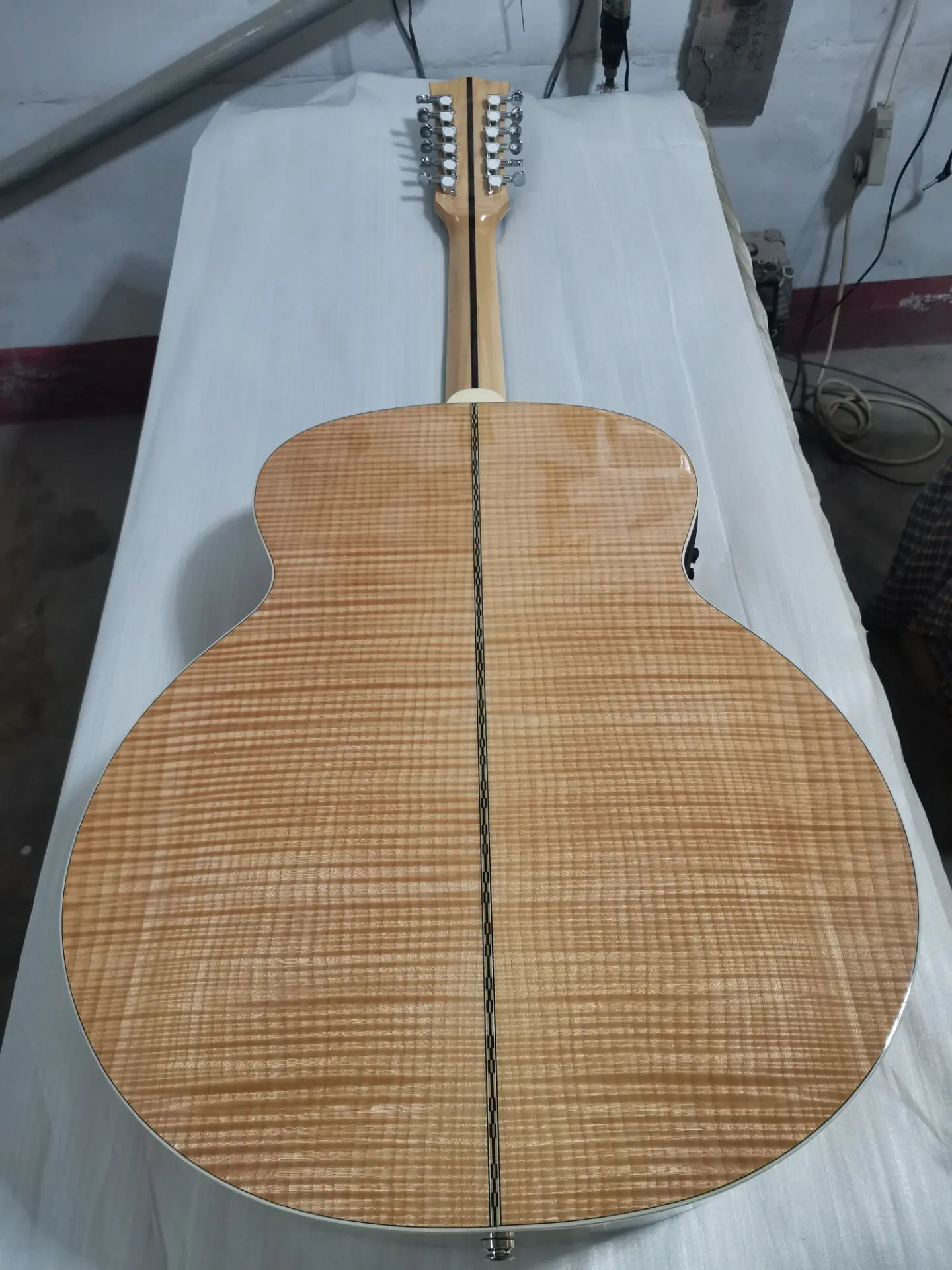 

free shipping custom jumbo body natural flame maple 12 strings acoustic guitar 12 string acoustic electric folk guitars