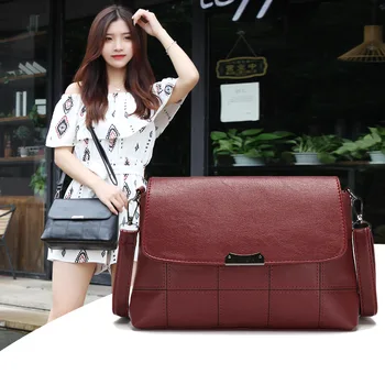 

Women's bag 2020 new fashion shoulder bag casual messenger bag flip mother bag middle-aged lady embroidery small square bag