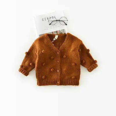 Вязаный свитер-кардиган для маленьких девочек; свитер с пуговицами и помпонами для младенцев; открытый кардиган для маленьких девочек; Верхняя одежда на весну и осень - Цвет: Коричневый