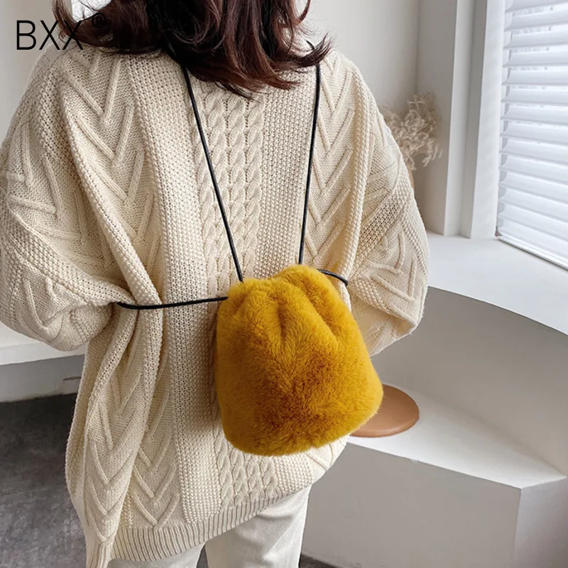 

[BXX] Faux Fur Crossbody Bucket Bags For Women 2020 Solid Color Winter Drawstring Shoulder Messenger Bag Lady Warm Handbag HJ603