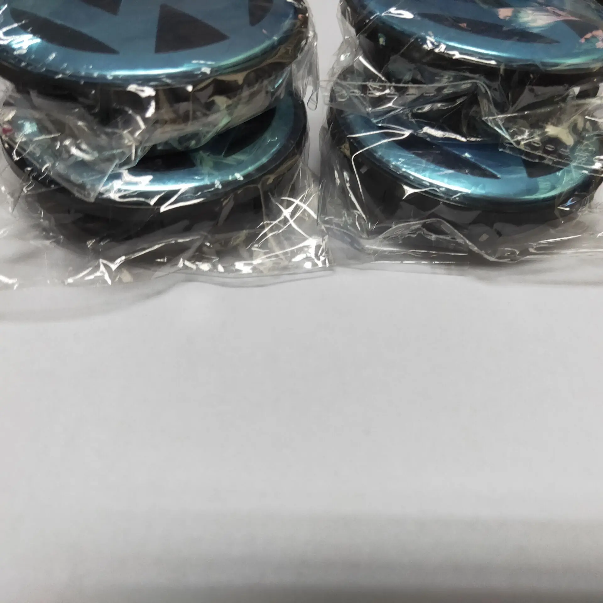 

The new 4-piece set is suitable for the center hub cover of the 55mm 56mm 65mm center of the Volkswagen hub.