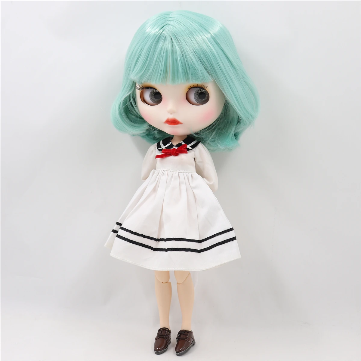 Neo Blythe Doll with Green Hair, White Skin, Matte Pouty Face & Custom Jointed Body 3
