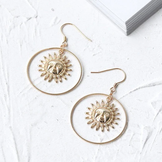 

2019 New Arrival Vintage Sun Goddess Earrings Temperament Hollow Round French Retro Simple High-end Earrings