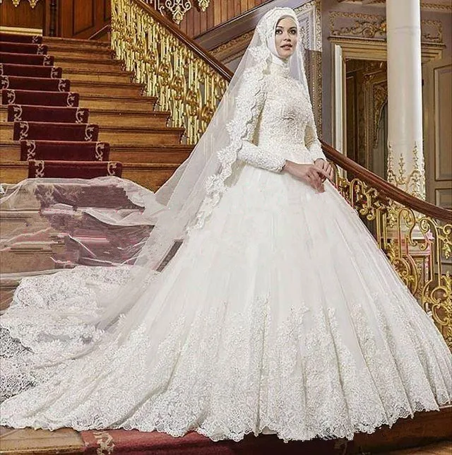 2019-vintage-long-sleeve-high-neck-wedding-dresses-muslim-lace-sweep-train-cathedral-train-bridal-gown-dubai-arabic-style-for-church-wedding_副本