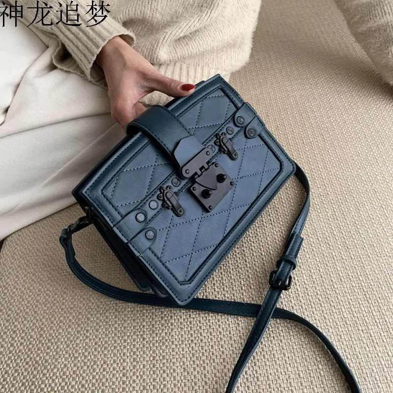 

Female Rivet Crossbody Bags For Women 2020 Leather Luxury Handbag Designer Sling Sac A Main Ladies Hand Shoulder Messenger Bag