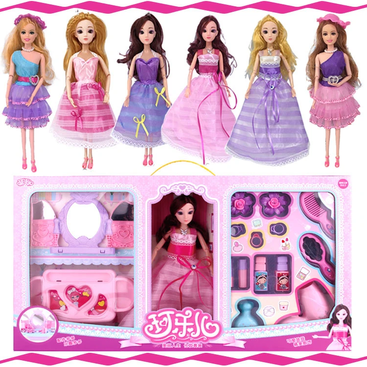 playing barbie set