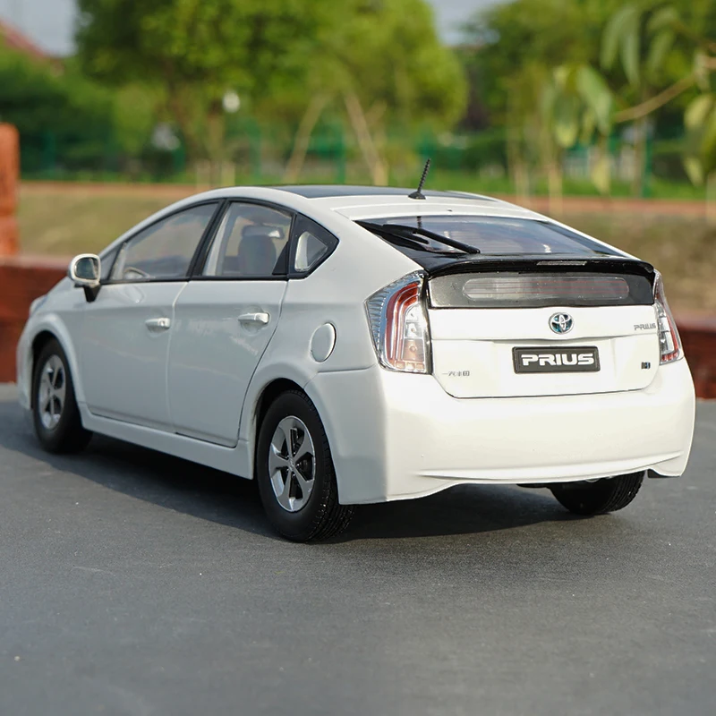 1:18 литая модель для Toyota Prius Hybrid 2012 белый сплав игрушечный автомобиль миниатюрная