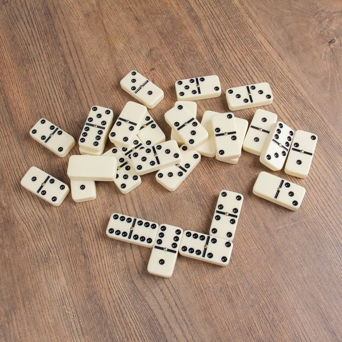 белое домино. чечевэ домино. домино пластик 098-3. домино: 5010вр. домино (в асс) f31485.