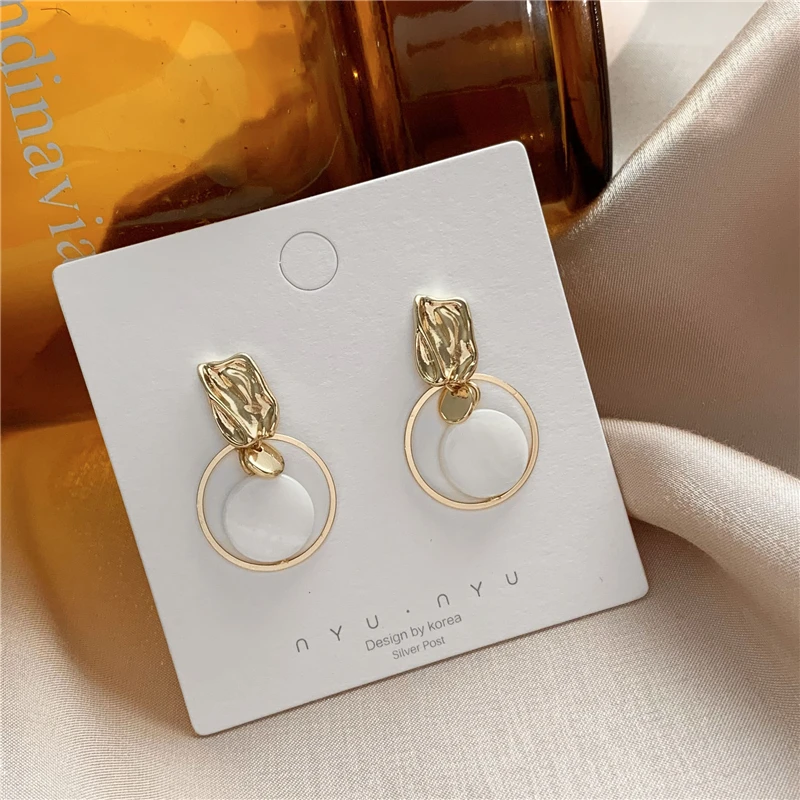 

2020 The New South Korean Temperament Contracted Circle Shell Earring Female Personality Sweet Earrings Jewelry Gifts