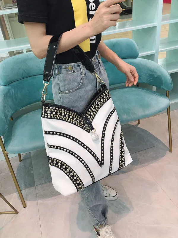 New Fashion Diamond Women's Handbags Patent Leather Crossbody Shoulder Bags Rhinestone Large Capacity Package Messenger Bags