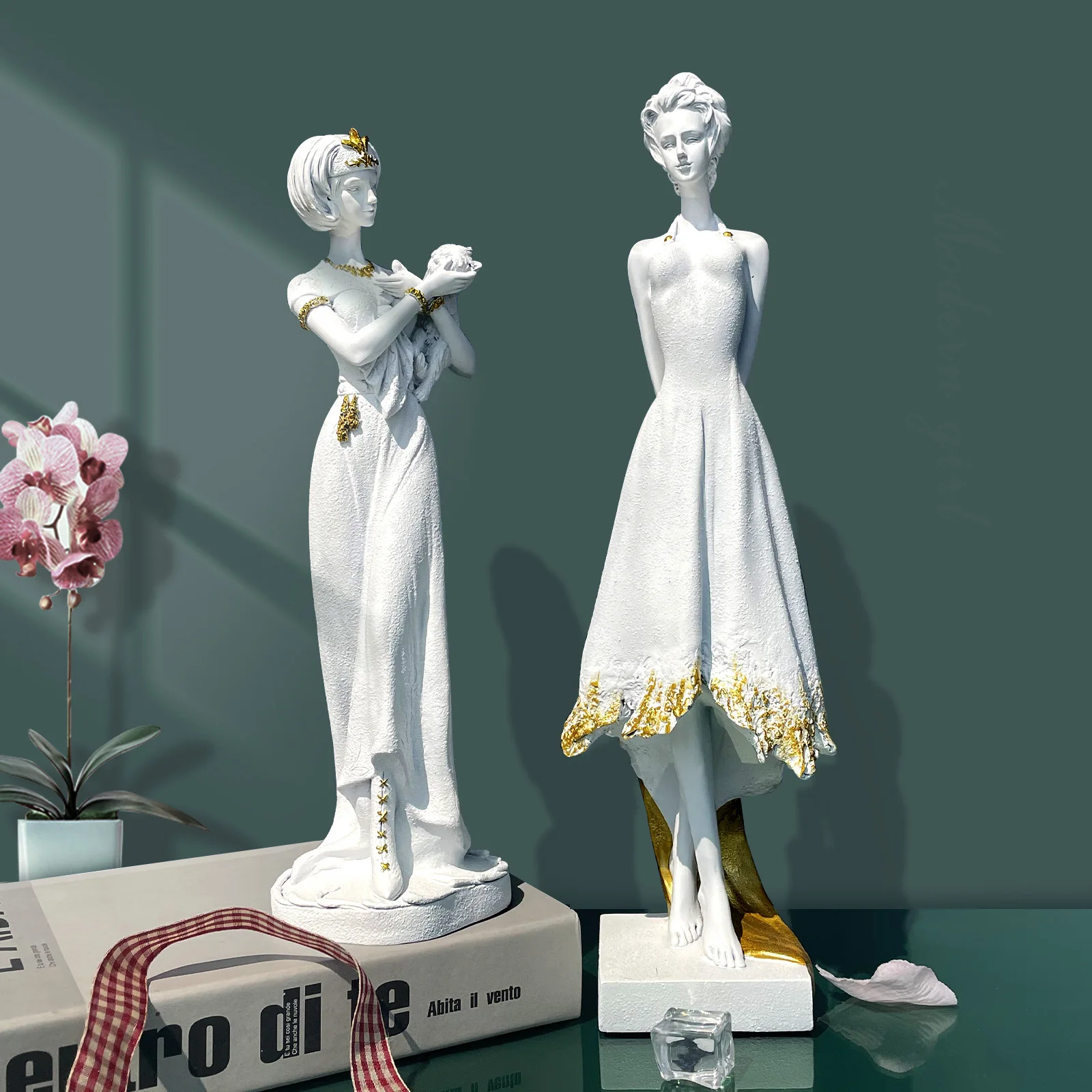 

Nordic Luxury Modern Girl Resin Ornaments Office Table Club Figurines Decoration Home Livingroom Desktop Sculpture Accessories