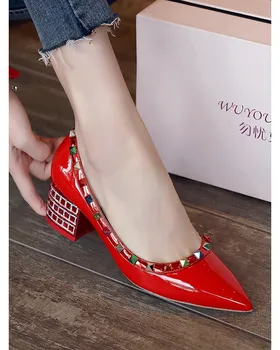 

[Worry Girl Upgraded Version] 2020 color diamond rivet pointed thick heel single shoes color nail high heel red wedding shoes wo