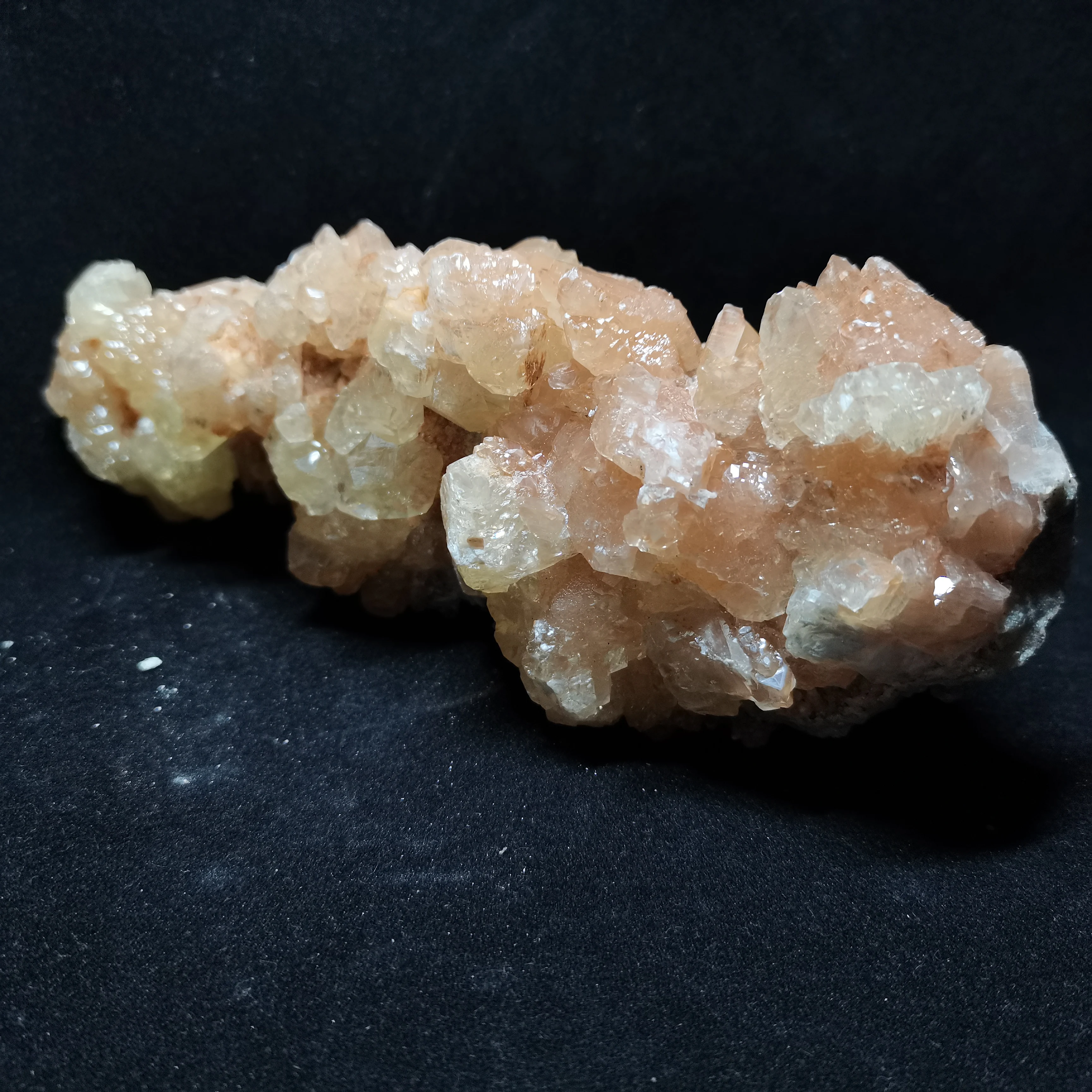 

770.9gMineral samples of natural pink calcite and pyrite Association