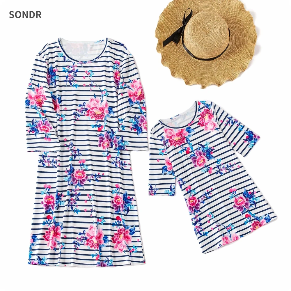 

Mother Daughter Dresses Striped Floral Mid Dress 2020 New Fashion Mom and Daughter Clothes Family Look Matching Outfits