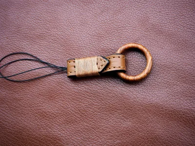 ordinary Handmade DIY wood Finger Ring Hand cowhide Rope FOR Leica SONY Fuji ricoh Olympus GR3 RX100M6 XT30 xa5 EPL9 Q2 digital camera - Цвет: ordinary