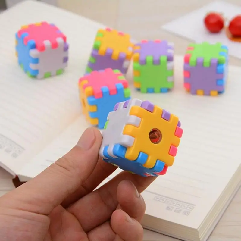 

1pcs Creative Dismountable Children's Pencil Sharpener Primary School Pencil Sharpener Prize Assembling Block Sharpener
