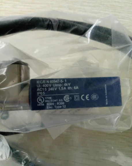 

New Schneider XCMN2115L1 Limit Switch