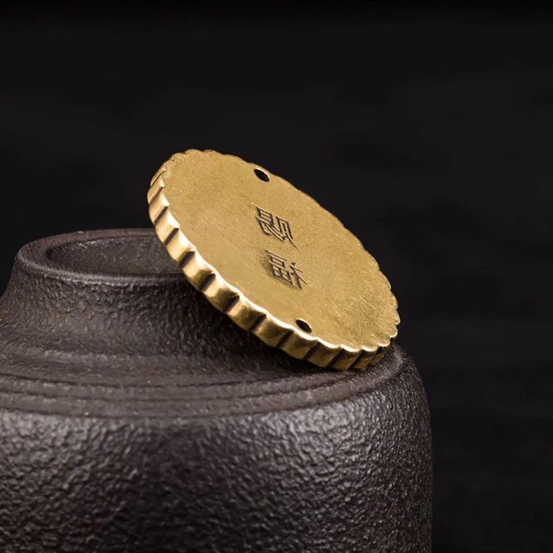 brass round brand keychain (1)