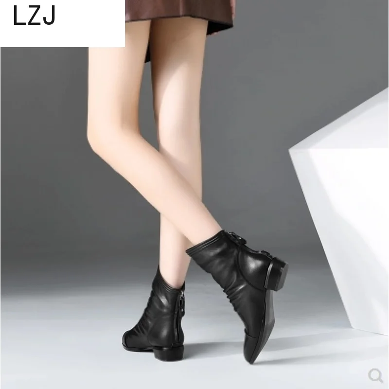 Женские кожаные ботильоны LZJ2019 классические черные зимние короткие ботинки