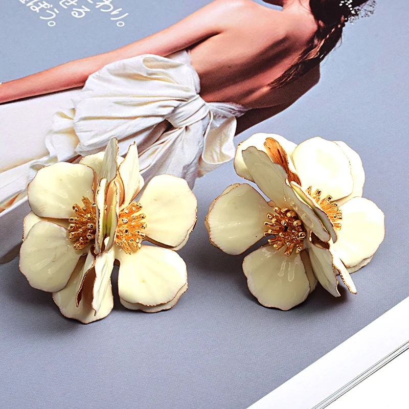 New design White metal oiled flower earrings High-quality Fashion Trend Drop Earring Fine Jewelry Accessories For Women - Image 3