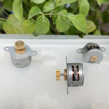 

2PCS Mini 15mm 2-phase 4-wire Stepper Motor DC 3V-6V Micro Stepping Small 15 Teeth Copper Gear Miniature Electric Step Motor
