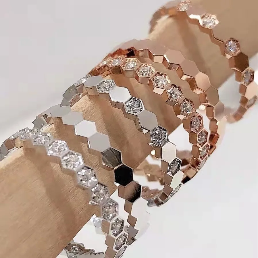 Классическое женское кольцо из серебра 925 пробы с бриллиантами | Украшения и