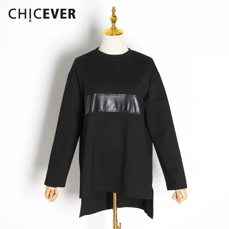 CHICEVER Лоскутная футболка из искусственной кожи женская с круглым вырезом и длинным рукавом Свободная Асимметричная рубашка для женщин модная новинка