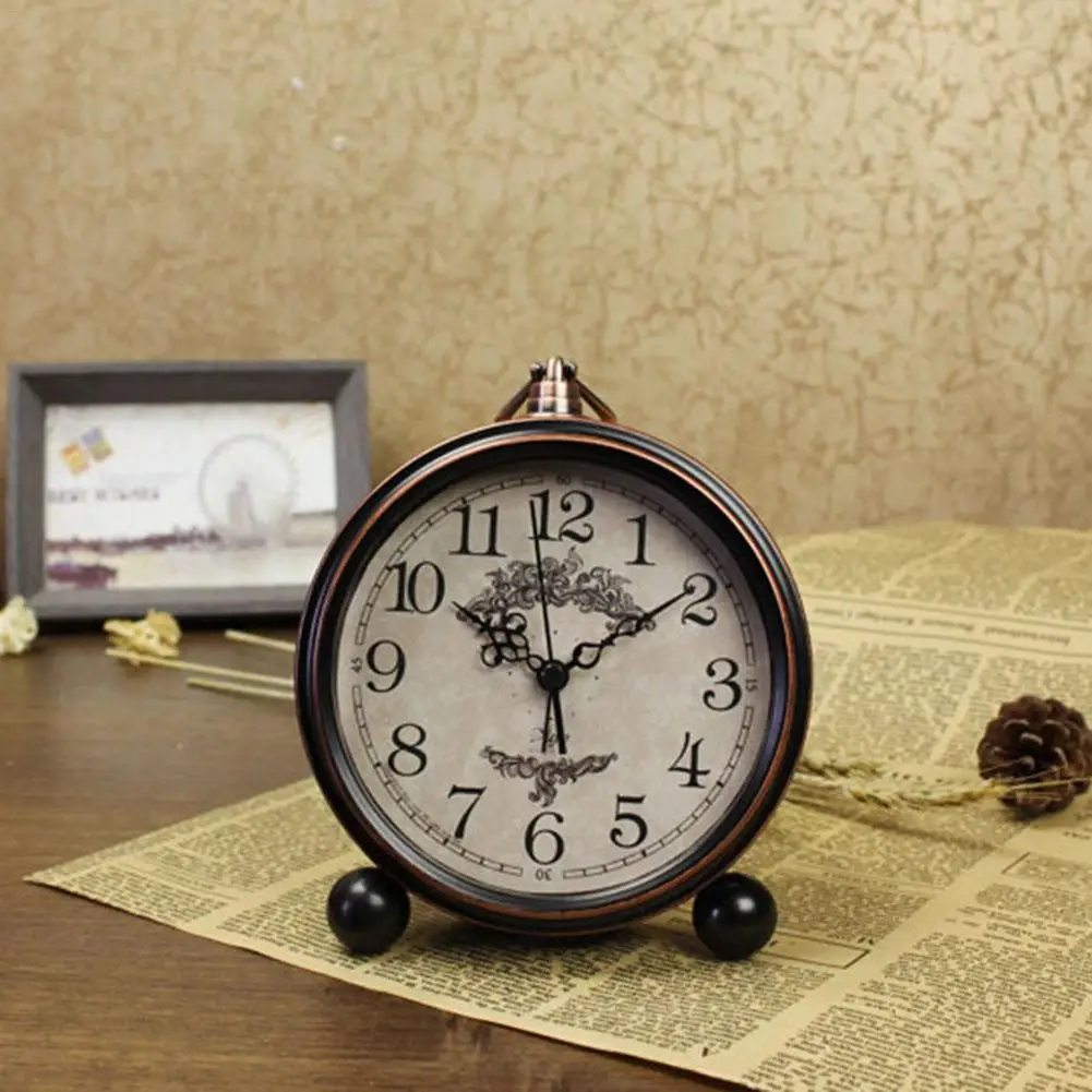 European Vintage Old Fashioned Alarm Clock Quiet Non-Ticking Desk Clock With Battery Hangable Wall Clock Roman Alarm Clock