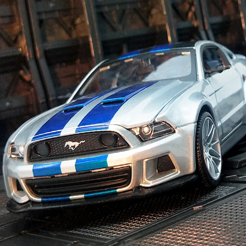 Модифицированная модель автомобиля Maisto 1:24 Ford Mustang Roadster Коллекционная Подарочная