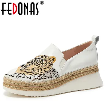 

FEDONAS Women Genuine Leather Casual Shoes Basic Shoes Spring Summer Four Season Round Toe Embroider Totem Concise Shoes Woman