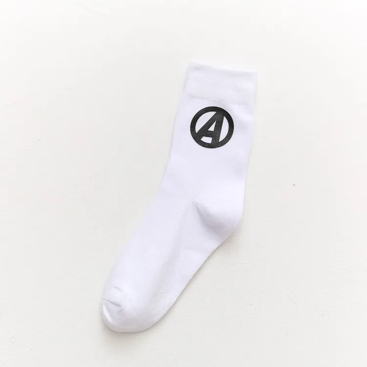 Мужские модные черно-белые носки с логотипом супергероя, подарки хорошим друзьям, Harajuku, хлопковые носки, мужские уличные длинные носки - Цвет: 18