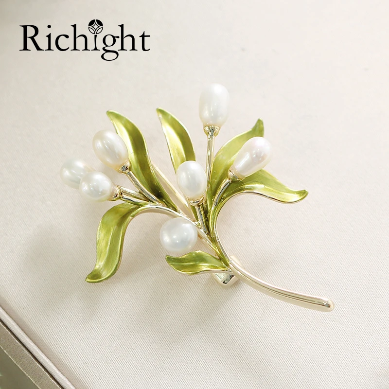 

Vintage Enamel Brooch with Bouquet of Pearls Flowers Pin Simple Lily Bouquet Freshwater Pearl Flower Brooch Mens Suit Retro Pins