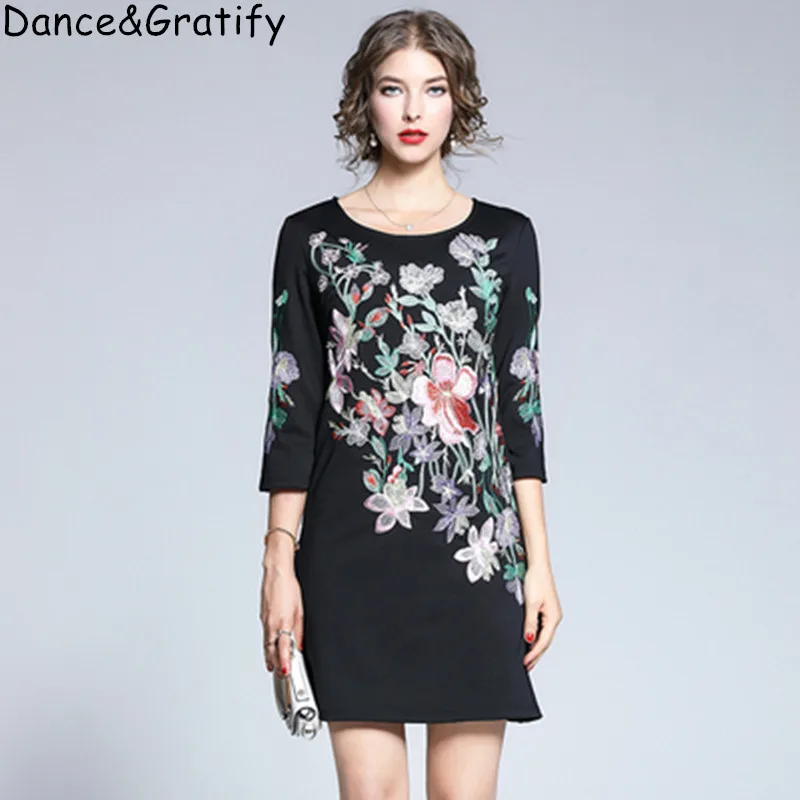 

Women Runway Dress 2019 New Autumn High Quality Three Quarter Sleeve Vintage Embroidery Flowers Party Dresses