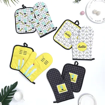 

2pcs Insulation Gloves Cotton Flamingo Kitchen Pad Cooking Microwave Gloves Baking BBQ Oven Potholders Oven Mitts Kitchen Gloves