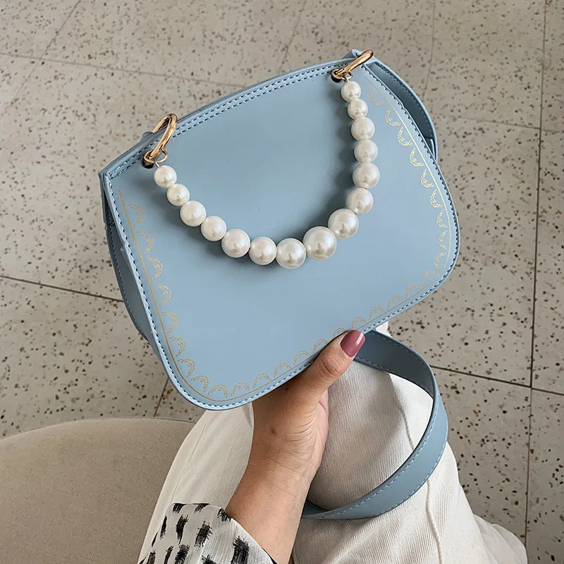 

2019 new shell-shaped three-dimensional pillow bag Pearl chain shoulder slung women's bag