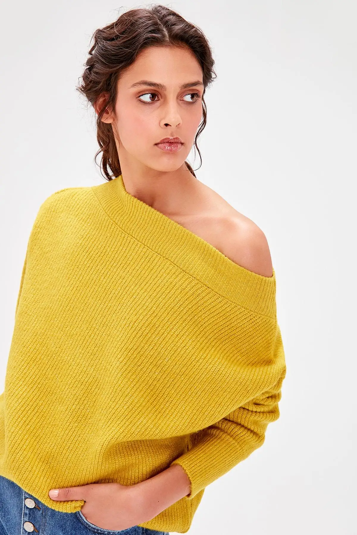 

Trendyol Yellow Boat-Neck Knitwear Sweater TWOAW20KZ0211