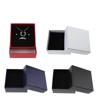

Gift Boxes In 5 Colors Are Used To Hold A Four-Piece Jewelry Set