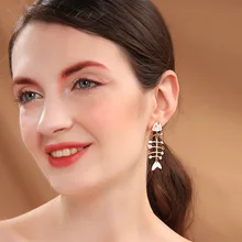 S925 стерлингового серебра дикие ювелирные изделия Модные женские серьги с характером европейский и американский чистая красная рыба костяные серьги