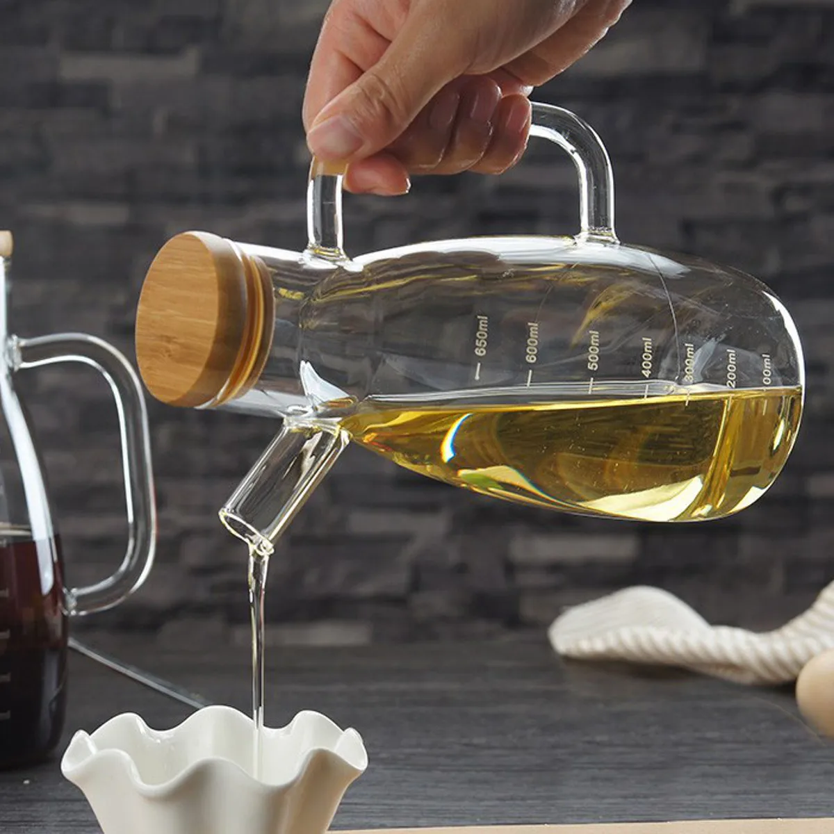 

Dispenser Sauce Bottle Glass Storage Bottles for Oil and Vinegar Measuring Tool 650ml Kitchen Tools Cooking Seasoning Bottle