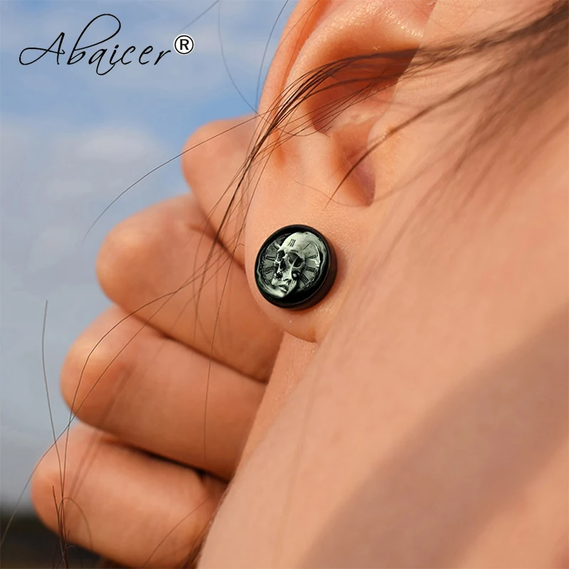SKULL fake ear plugs 模特图