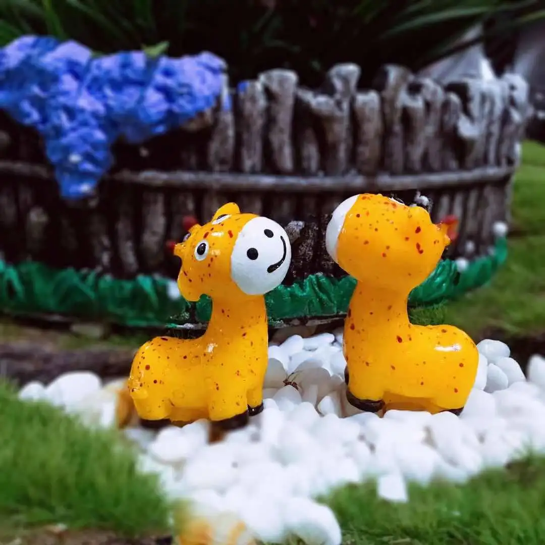 Resin Craft Flower Pot  Micro Landscape Decoration Miniature Multicolor Signpost Horse Cow Deer Lion Elephant Decor 1Piece