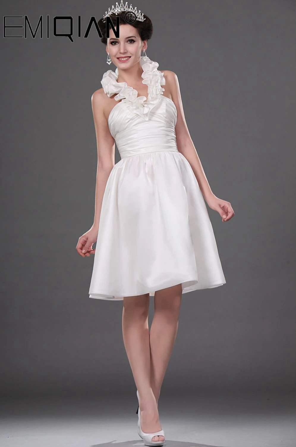 

Платье Свадебное ТРАПЕЦИЕВИДНОЕ с лямкой на шее, до колена