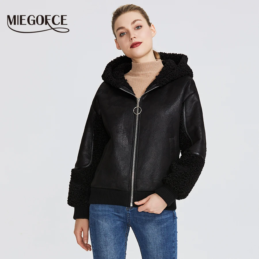 Kopen Miegofce 2019 Nieuwe Winter Vrouwen Collection Faux Fur Jas Vrouwen Schapenvacht Jas Stijl Ongebruikelijke Kleuren Knielange Winddicht kap