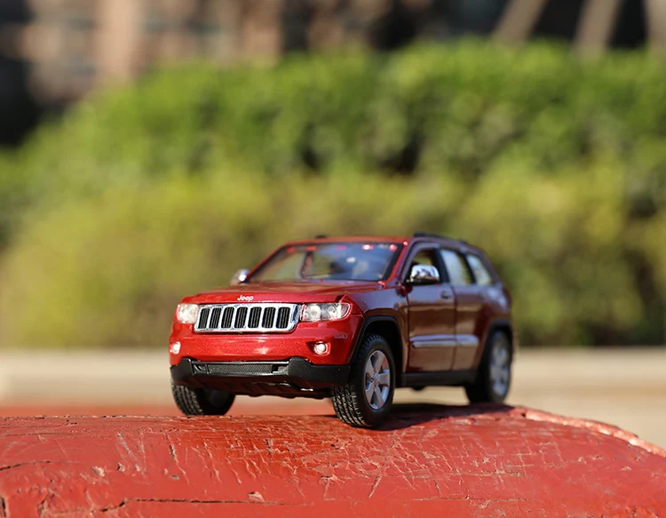 1:24 Высокая литая модель машины Модель JEEP Jeep Grand Cherokee внедорожный автомобиль модель для детей Подарки